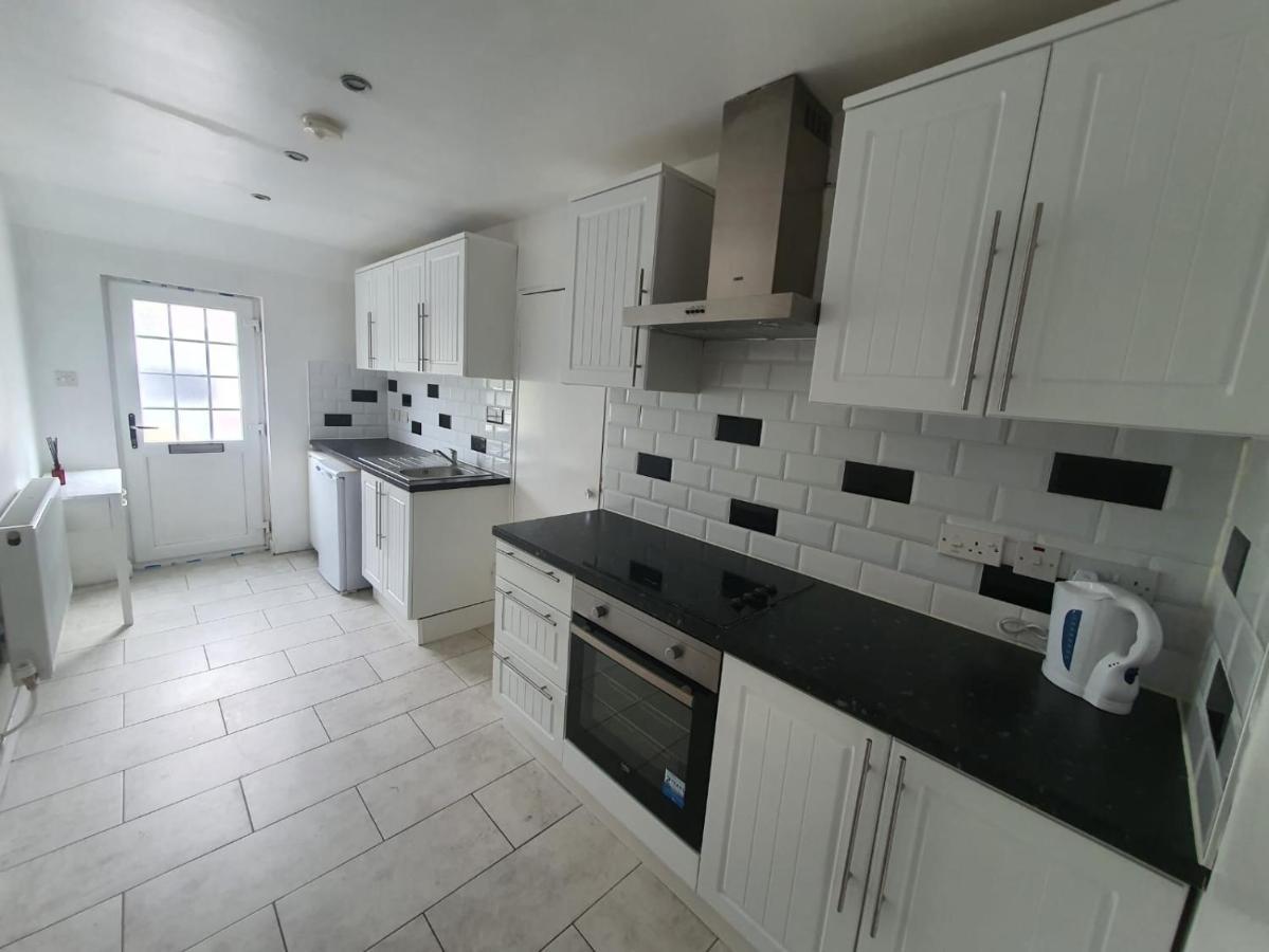 Chantilly Apartment Ickenham ภายนอก รูปภาพ